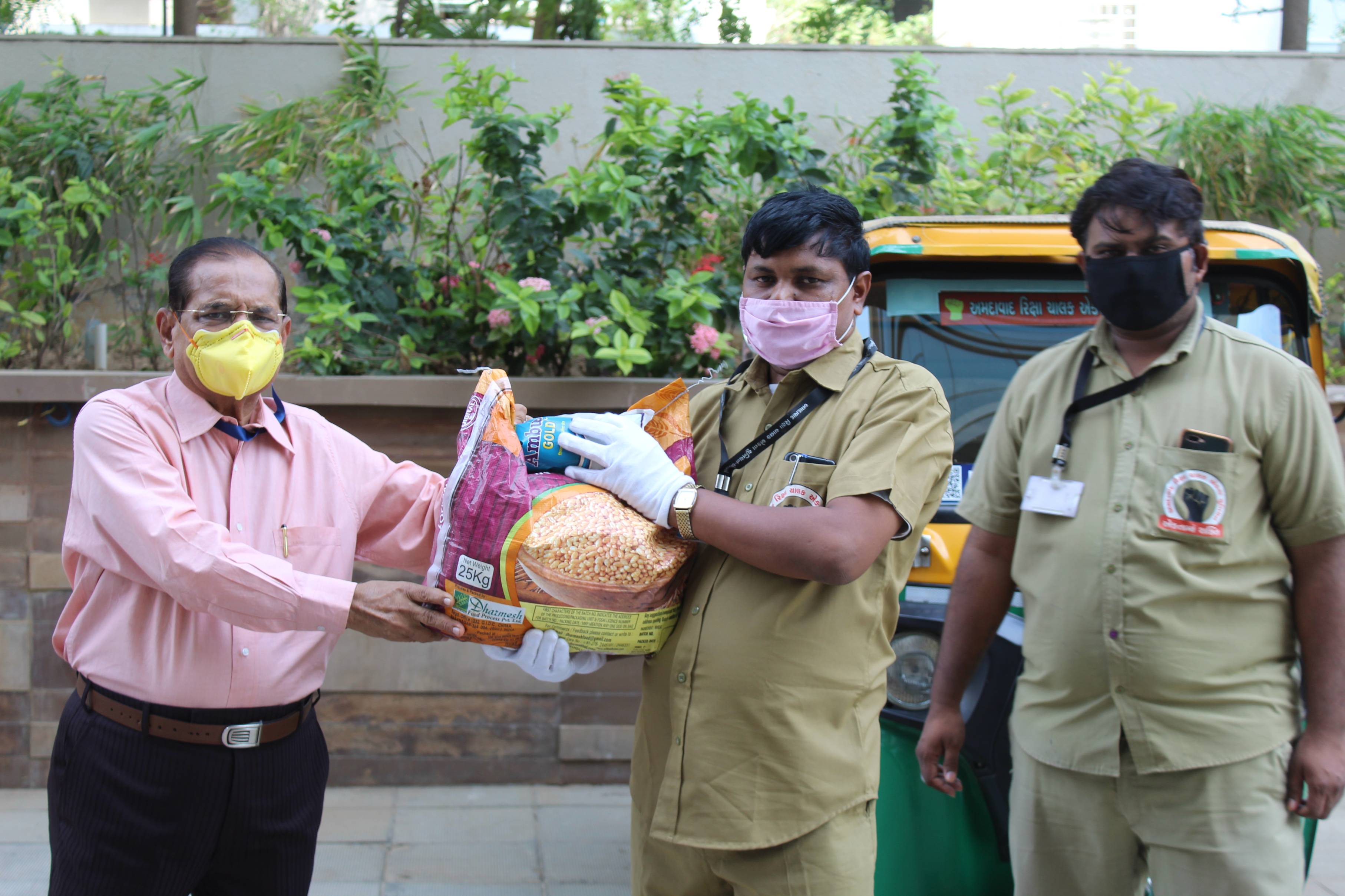 Auto Rickshaw Grocery Kit Distribution